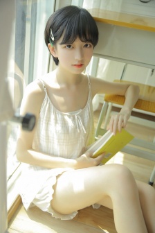 不扣钮的女孩
